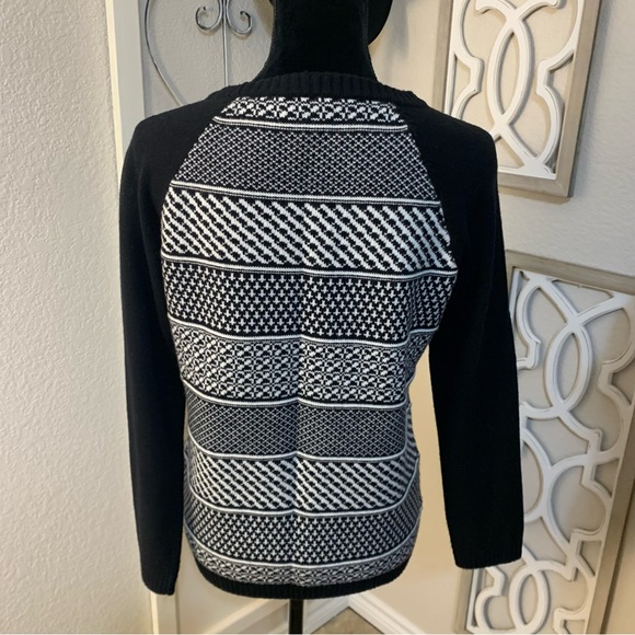 Talbots sweater four knit design on front and back - Picture 3 of 8